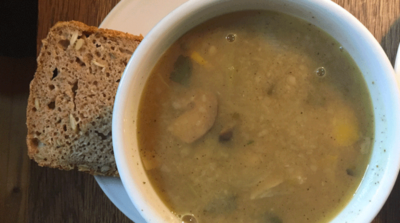 Zuppa con funghi shiitake, zucca e cavolo